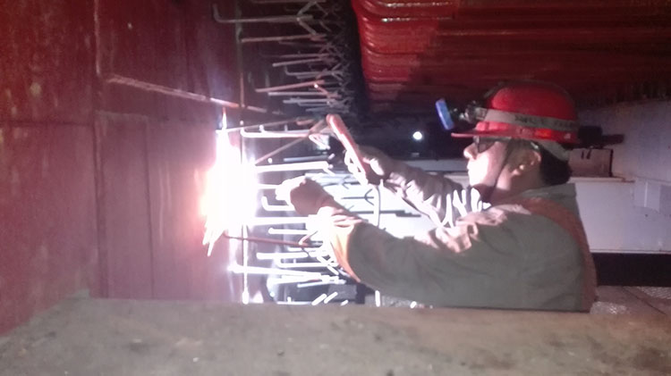 江蘇鹽城鋼鐵廠320噸余熱鍋爐尾部爐墻施工 江蘇鹽城鋼鐵廠320噸余熱鍋爐尾部爐墻施工