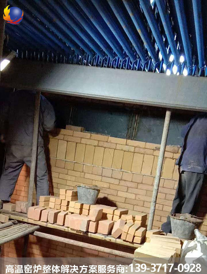 鍋爐爐墻高鋁耐火磚砌筑現(xiàn)場(chǎng) 鍋爐爐墻高鋁耐火磚砌筑現(xiàn)場(chǎng)